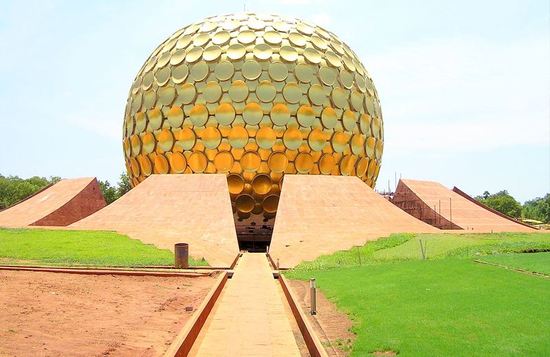 NO CENTRO DA CIDADE HÁ O MONUMENTO MATRIMANDIR, CONHECIDO COMO ESPÍRITO DA CIDADE (FOTO: DIVULGAÇÃO)