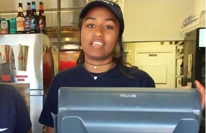 Sasha Obama no Nancy's Restaurant (Foto: Reprodução/Instagram