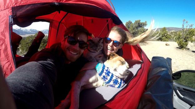 Cynthia e Andre com o cão e o gato