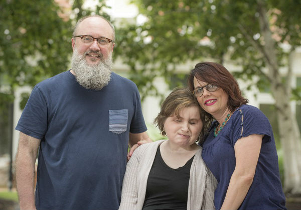 Os pais de Katie, Alesia e Robb, moraram na casa de Ronald McDonald em Cleveland durante o período de recuperação de Katie