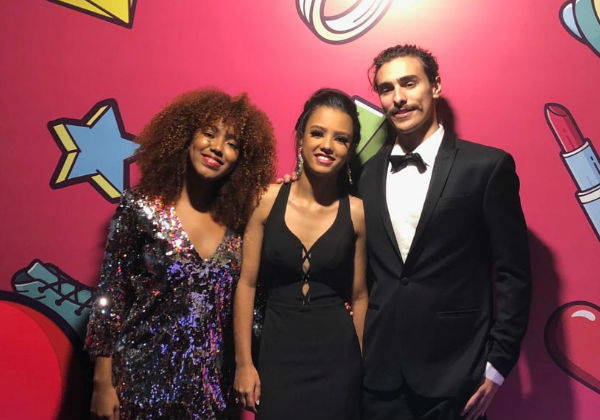 O ator Bruno Montaleone e Lêllezinha do Passinho com debutante Foto: SNB