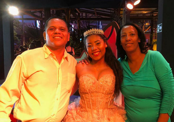 Giovana com os pais Foto: SNB