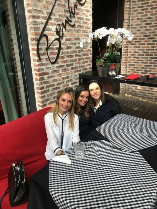 Daniela Zapata e as amigas - Foto: arquivo pessoal