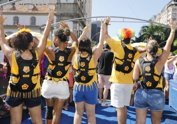 O grupo de surdos convidados no Bloco das Poderosas Foto: Divulgação