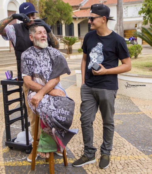 Rafael, Vinícius e um cliente - Foto: Vinícius Paixão