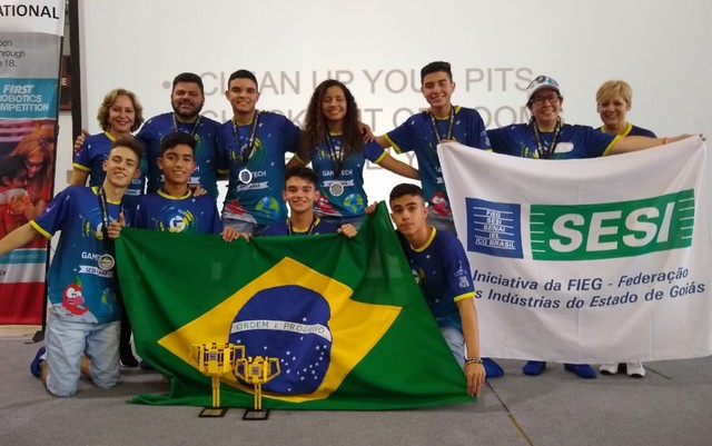 Alunos vencedores na Nasa, nos Estados Unidos - Foto: Sesi/Divulgação