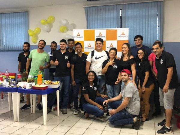Allice Serafim e os colegas de classe - Foto: arquivo pessoal