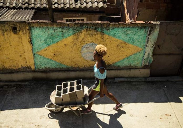 escola-bale-close|escola-bale-carrinho|escola-bale-blocos|escola-bale-predio Foto: reprodução / Instagram / ProjetoNaPontaDosPé|||