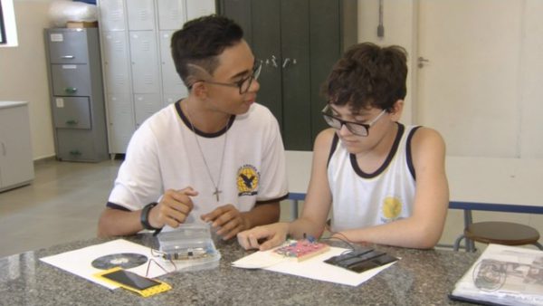 Os alunos Bruno e Gabriel - Foto: Reprodução/TV TEM