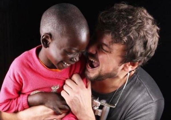 O doutor Felipe com um dos seus pacientes Foto: Instagram 