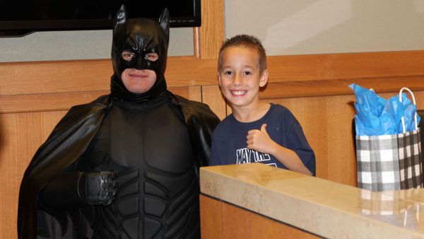 Nike com Batman - Foto: Buckner International