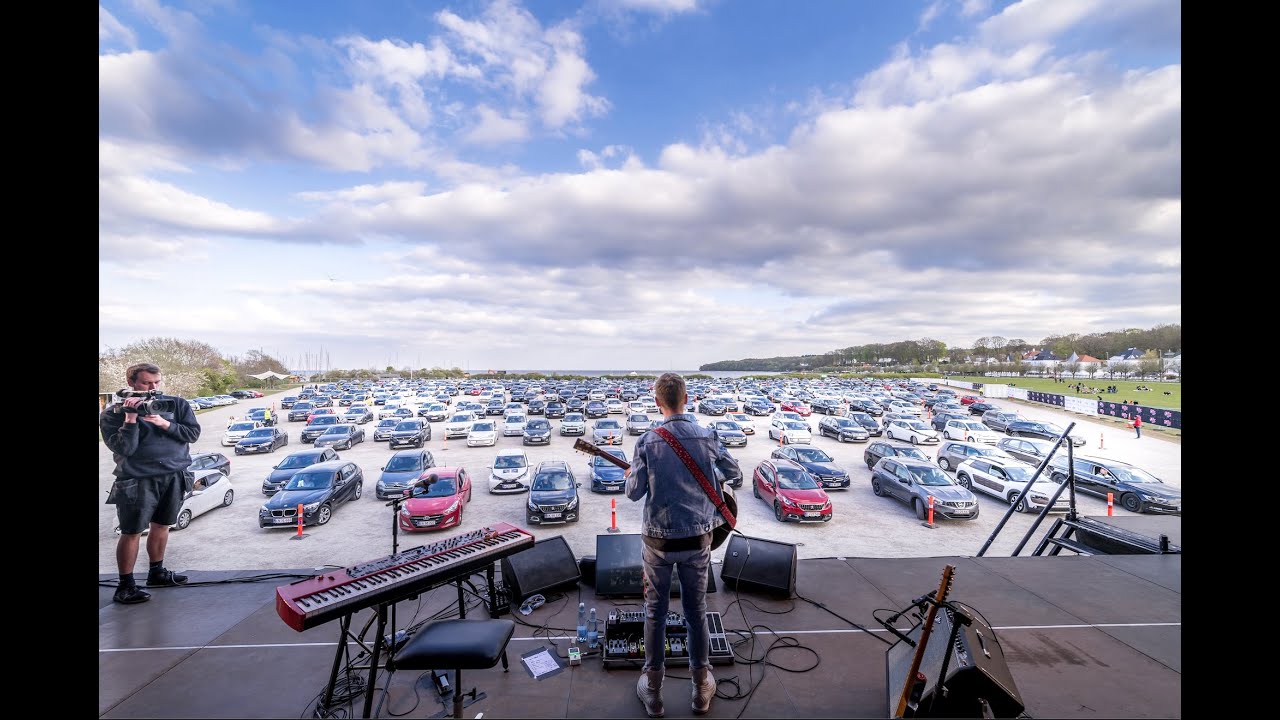 Show drive-in é novidade na Europa: assistir concerto no carro - Só Notícia  Boa