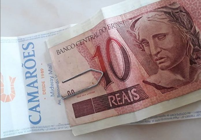 Nota e dinheiro devolvidos - Foto: reprodução / Instagram