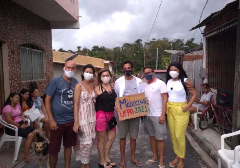 Jovem que trabalhou como pedreiro comemora aprovação em Medicina