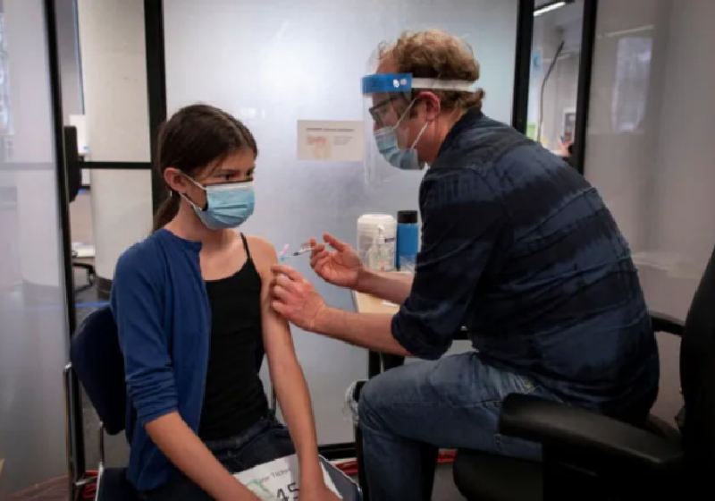 Canadá agora é o país que mais vacina no mundo - Foto: Evan Mitsui/CBC