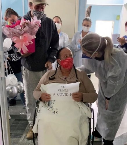 Dona Prudência recebe alta de hospital - Foto: reprodução Instagram @t.mfisioterapia 