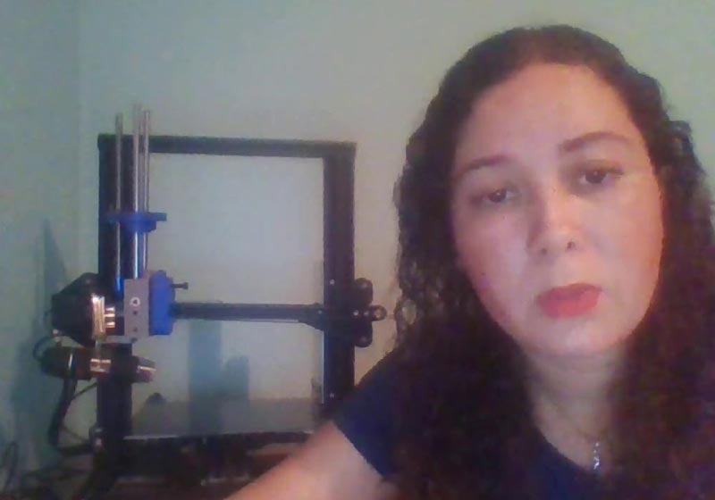 Solange criou um biotecido que pode ser utilizado em testes dermatológicos - Foto: reprodução YouTube