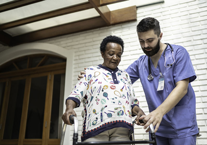 Estudo da Unesp atestou que a estimulação craniana melhora sintomas do Parkinson - Foto: Getty Images